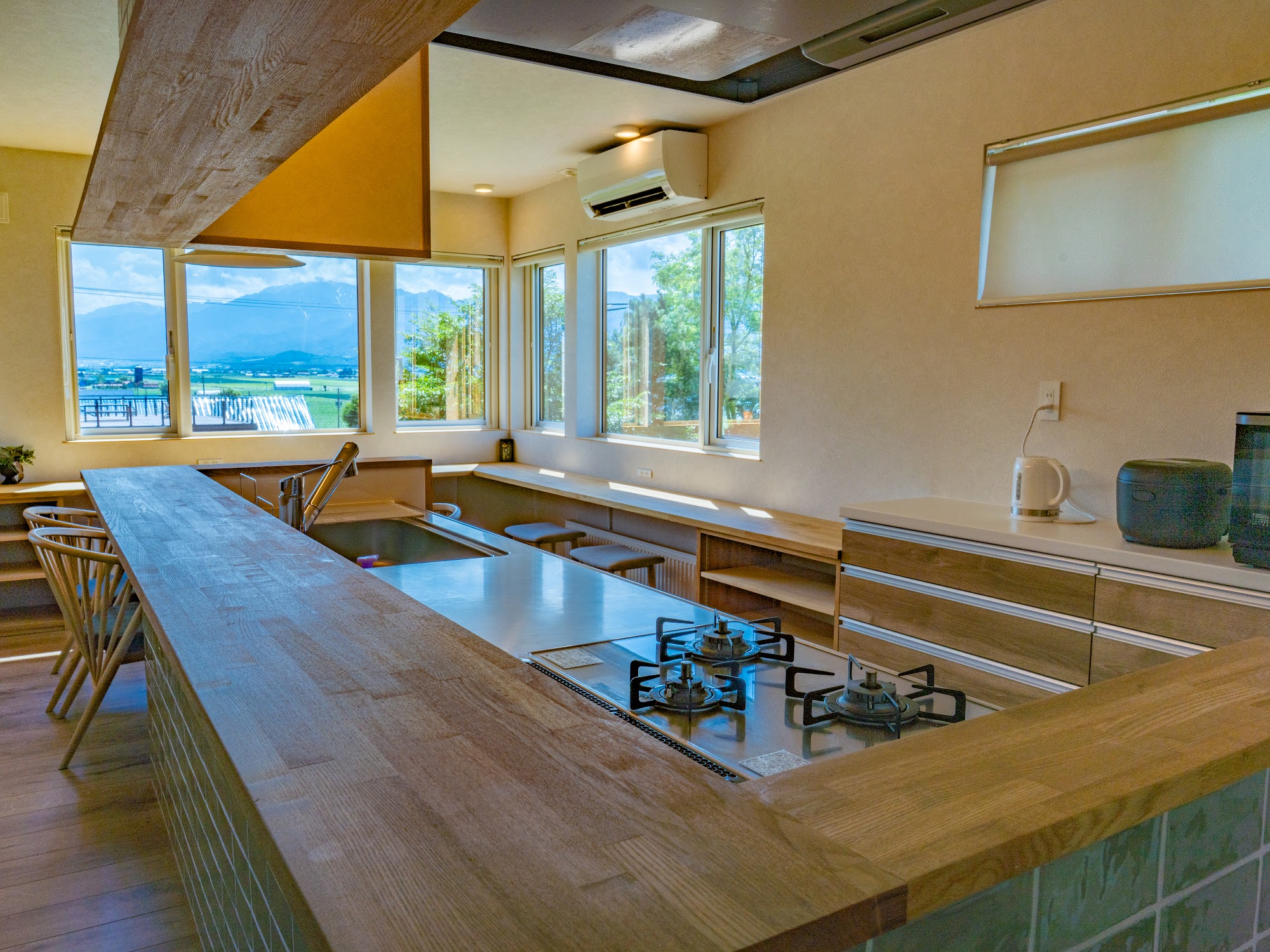 Full kitchen and facilities